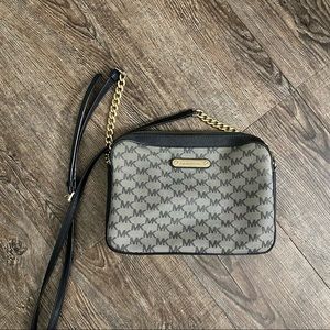 Michael kors crossbody bag
